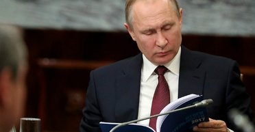 Экономика РФ растет, несмотря на санкции. Что позволяет Путину получать миллиарды на войну