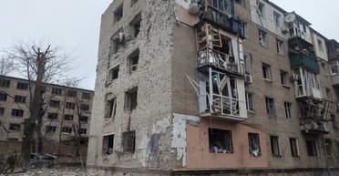 Баллистический удар по Кривому Рогу: мужчина потерял вторую жену, первую — похоронил в Херсоне (видео)