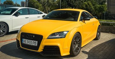 У Києві помітили дуже рідкісний спорткар Audi TT: він розвиває понад 300 км/год (фото)