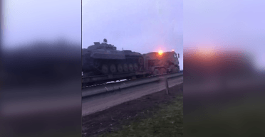 Везуть техніку й особовий склад: партизани побували на аеродромі в Джанкої (фото, відео)