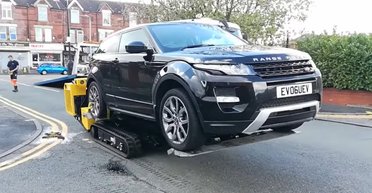 З неправильно припаркованими автомобілями почали боротися компактні роботи (відео)