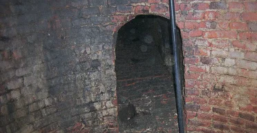 Такого никто не ожидал: мужчина ремонтировал дом и обнаружил под полом что-то неизвестное (фото)