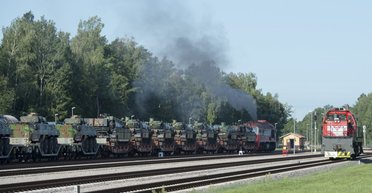 150 поездов для ВСУ: как бюрократы ЕС тормозят поставки оружия в Украину, — генерал