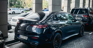 В Киеве заметили новейший заряженный кроссовер Mercedes-AMG (фото)