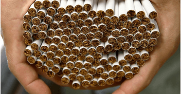 Кожна п'ята пачка сигарет. Скільки в Україні нелегального тютюну і що загрожує "чорнушникам"