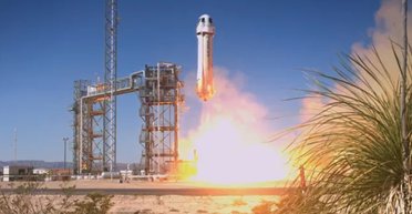 Еколог, бджоляр і юрист: Blue Origin показала учасників 13-го польоту в космос (фото)