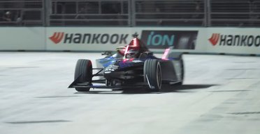 Болид "Формулы-Е" установил новый мировой рекорд скорости в помещении (видео)