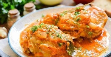 Курячі стегна в гарбузово-сметанному соусі: ідеальне м'ясо до будь-якого гарніру