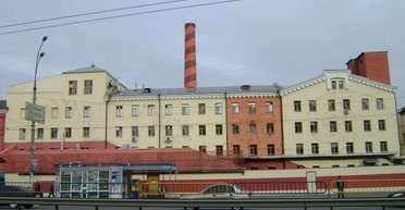 У Києві спалахнула пожежа на найбільшій фабриці Roshen (відео)