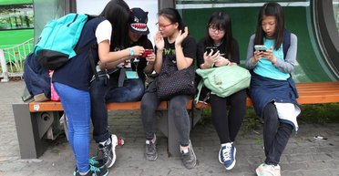 Южная Корея запретила смартфоны в школах: действует закон о борьбе с зависимостью от соцсетей