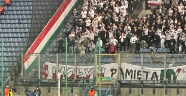 Лозунги о Львове, Бандере и Волыни: на матче "Шахтер" — "Легия" польские болельщики "дразнили" украинцев (фото)