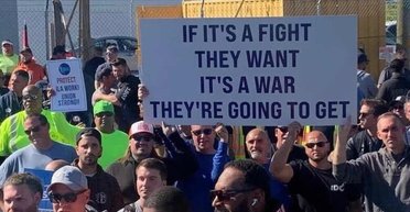 Дефицит кофе и рождественских подарков: забастовка докеров в США привела к неожиданным последствиям