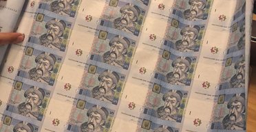 В Ровно неизвестные пытались нарезать рулон денег для терминала, — соцсети (фото)