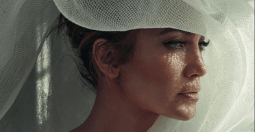 Дженніфер Лопес приміряла сукню українського бренду (фото)