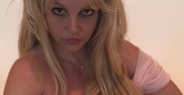 Танці Брітні Спірс із ножами закінчилися приїздом поліції (відео)