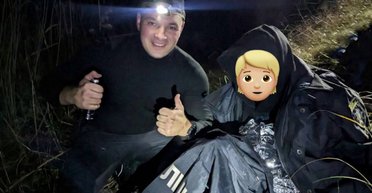 В Запорожье полиция ночью искала заблудившихся подростков: один был по плечи в воде (видео)