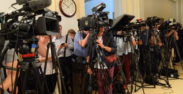 Нацрада зібралася встановити контроль над онлайн-ЗМІ та блогерами: незареєстрованих штрафуватимуть