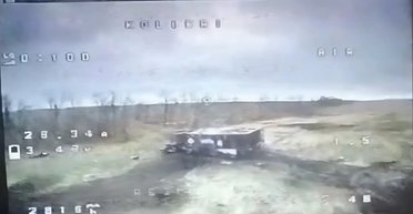 ВС РФ смастерили машину невиданной конфигурации для вывоза солдат: видео дронов ВСУ