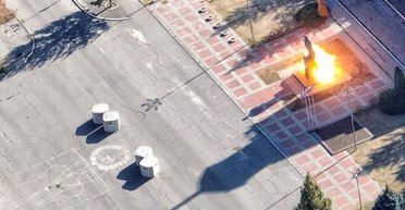 У Новій Каховці підпалили пам'ятник Леніну, який встановили окупанти, — соцмережі (фото)