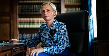 Говоря о территориальных уступках Украины, Спартц стремится понравиться Трампу — политолог Петр Олещук