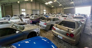 В Японии нашли склад с культовыми спорткарами Nissan стоимостью $10 миллионов (фото)