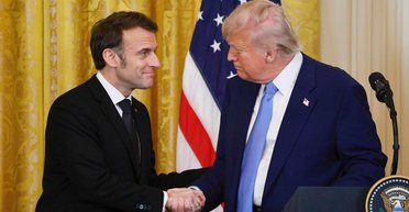 "Емманюеееель!" — як Трамп і Макрон фліртують без протоколів і меж, — Politico