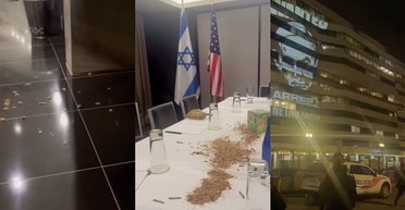 Во время визита Нетаньяху в США протестующие заполнили его отель сверчками и личинками (видео)