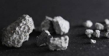 Метеорит, який пробив дах будинку в США, виявився старшим за Землю на 20 млн років (відео)