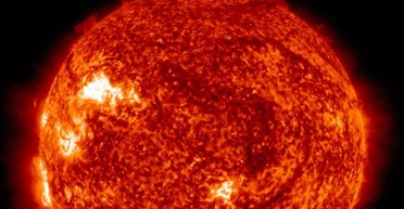 Солнце возьмет Землю на прицел: скопление темных пятен поворачивается к планете (фото)