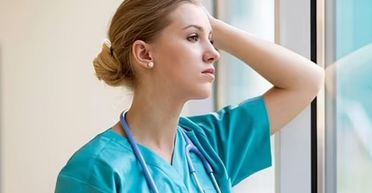 День семейного врача: открытки с искренними поздравлениями для медиков (фото, видео)