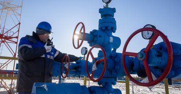 ЕС полностью отказывается от нефти и газа из России: назван "дедлайн"