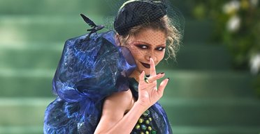 Зендея сменила три платья на Met Gala 2024: рассматриваем каждый образ (фото, видео)