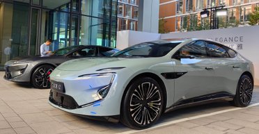 Запас хода 700 км и нет заднего стекла: презентован новый конкурент Tesla от Huawei (фото)