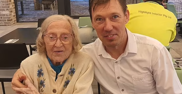 48-річний чоловік "по вуха закохався" у 104-річну вдову: суд не повірив у їхній роман