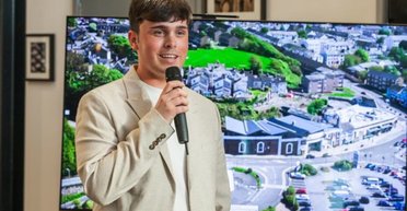 Рятувався від хуліганів: чоловік, який кинув школу в 15 років, став мільйонером (фото)