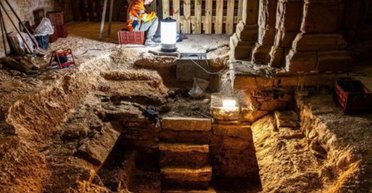 У Франції знайшли замурований на 400 років склеп: у ньому можуть бути жертви невідомої пандемії (фото)