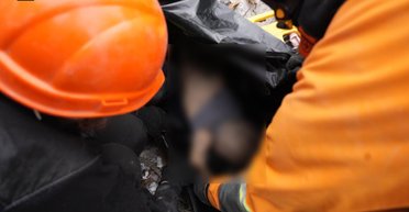 Удар по многоэтажке в Одессе: из-под завалов достали погибшего трехлетнего ребенка (фото)