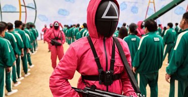 Компания Netflix Korea случайно показала дату выхода 3 сезона "Игры в кальмара" (фото)