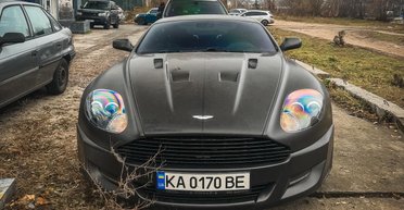 В Киеве засветился редкий британский спорткар с ярким тюнингом (фото)