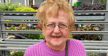 "Ви можете плакати": 94-річна блогерка показала звід правил для свого похорону (відео)