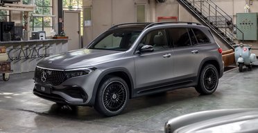Свіжий дизайн і великий запас ходу: представлені нові електрокросовери Mercedes (фото)