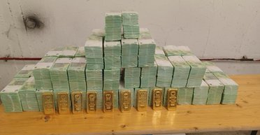 Задержание украинцев в Будапеште: венгры показали золото и деньги, которые перевозили инкассаторы