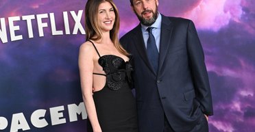 Адама Сендлера з дружиною помітили на рідкісному побаченні (фото)