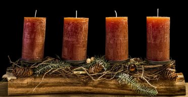 Новорічний декор: 8 ідей, як прикрасити будинок свічками (фото)