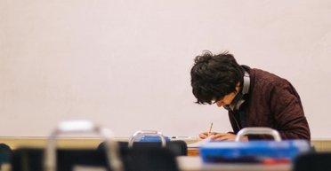 "Это катастрофа": можно ли уменьшить тенденцию выезда школьников из Украины, — эксперт