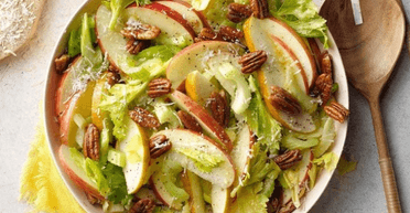 Салат із груш, яблук, селери з ароматною заправкою: свіжість у кожному шматочку