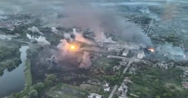 ВС РФ штурмуют улицы Волчанска: бригада "Ярость" показала стычки между домами (видео)