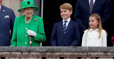 Принцеса Шарлотта нагадала людям королеву Єлизавету ІІ (фото)