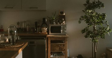 Микроволновка как новая: простой способ избавиться от загрязнений за минуты