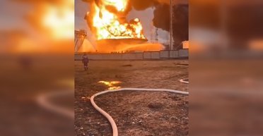 У Пермі влучили по "Пермнефтеоргсинтез", горить нафтовий резервуар: які наслідки удару ЗСУ (відео)